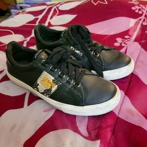 Black Guess Sneakers